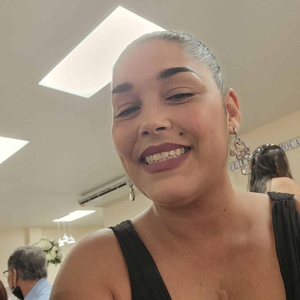 Meet your Posher, Iris
